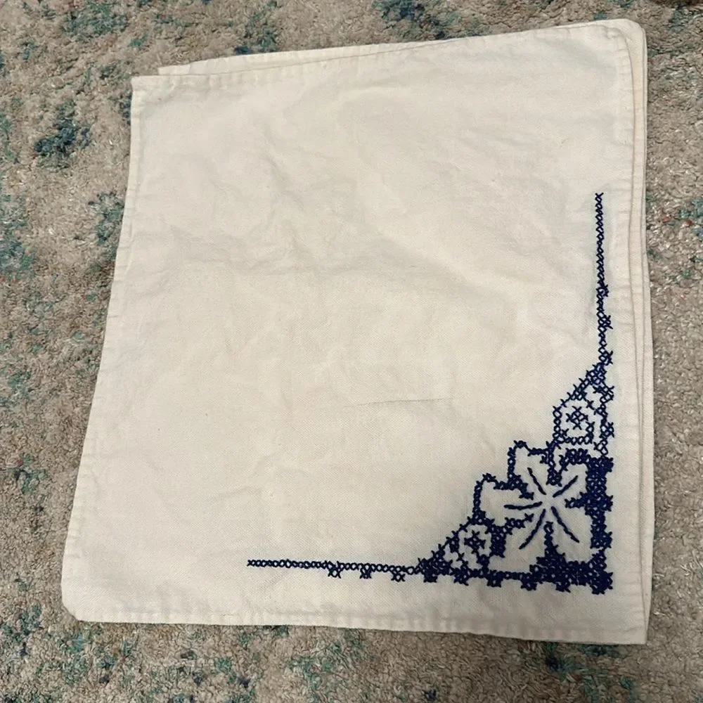 Vintage Embroidered Table Linens (napkins) Lot of 4